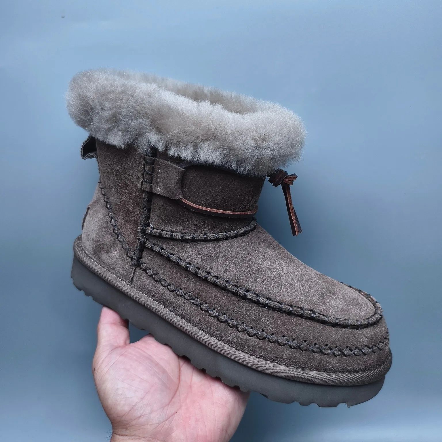 💰560 UGG sheepskin all-in-one snow boots 8251 mid-top braided casual shoes Color: maroon antelope brown Matching size: 35-40